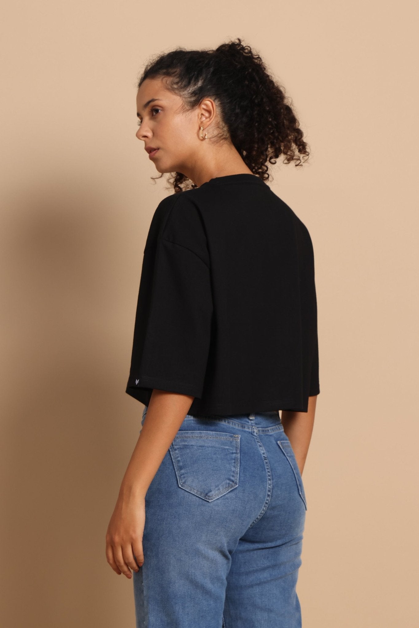 Cat Pocket Crop Tee - Black Oversized Casual Top - Wearified